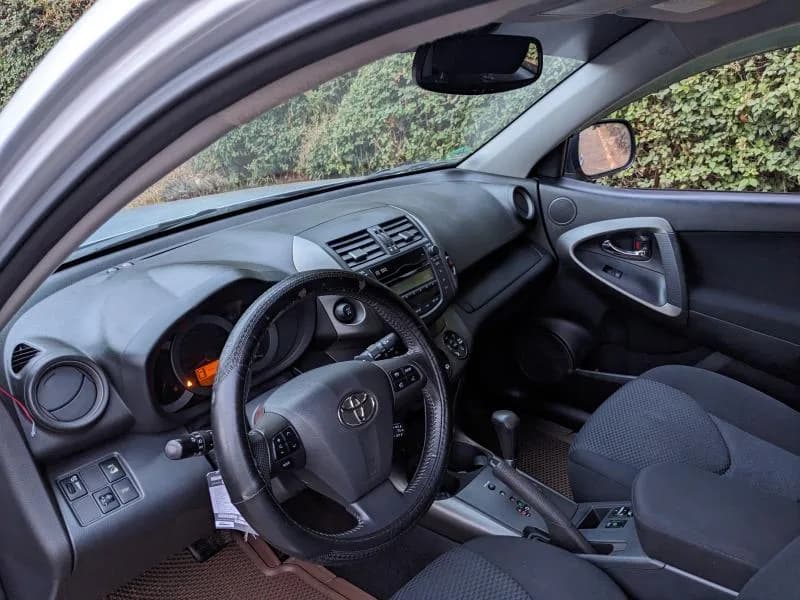Toyota RAV4 2010 — car rental & hire in Kigali Rwanda